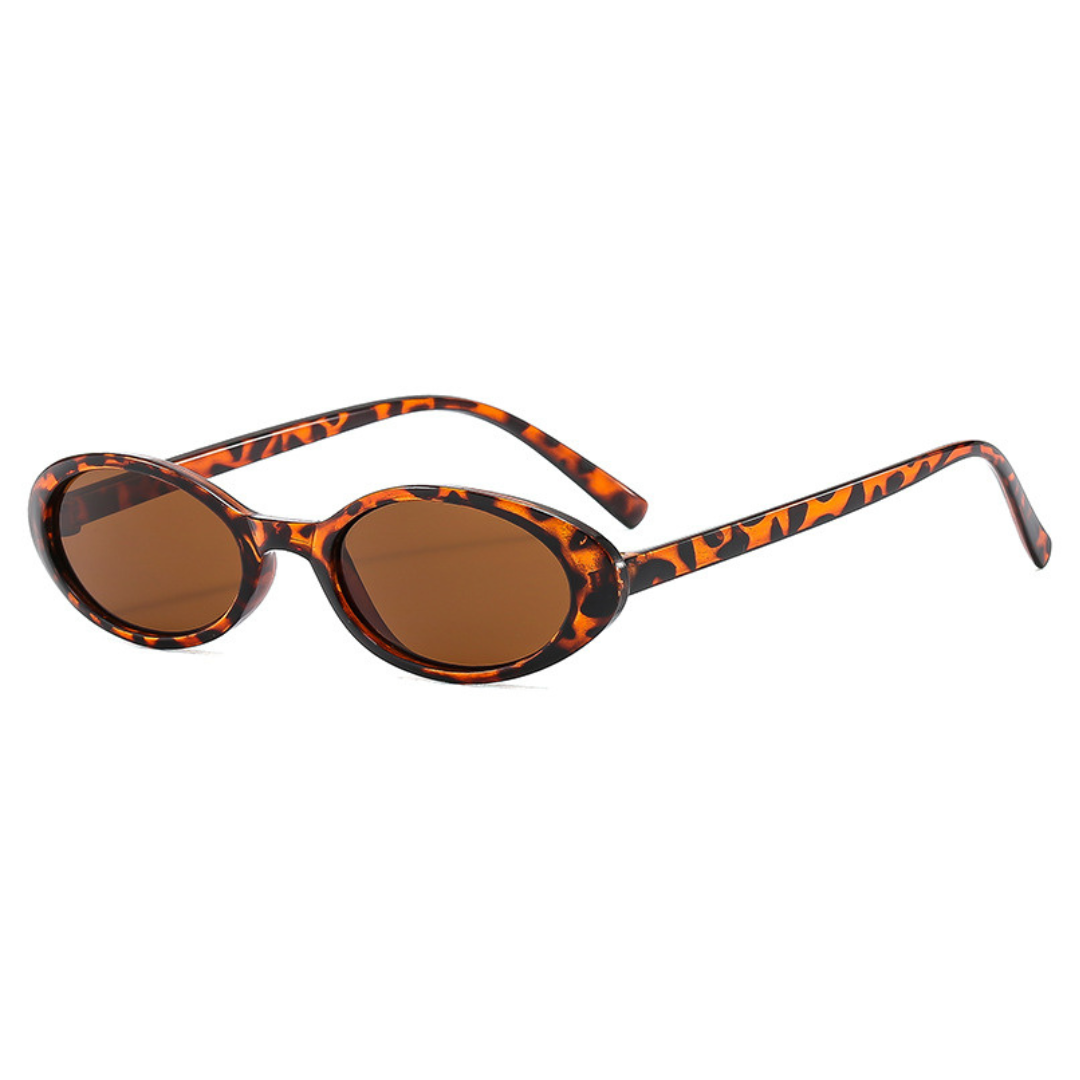Évara oval women's shades in Leopard polycarbonate frame with amber polycarbonate lenses, 100% UV protection, right 3/4 angle on white background